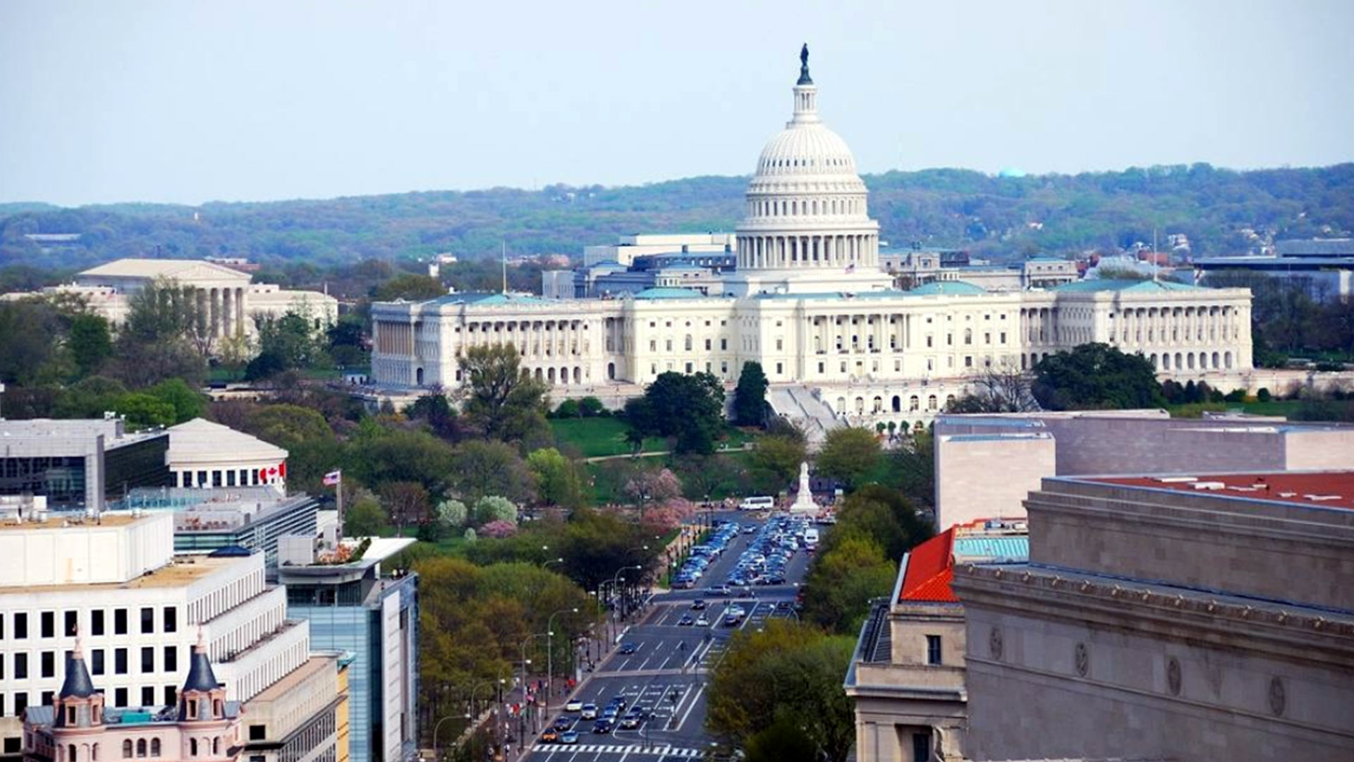 Window Glass Repair in Washington, DC – A scenic view of the U.S. Capitol with bustling streets, representing reliable glass repair services for homes and businesses in the nation’s capital.